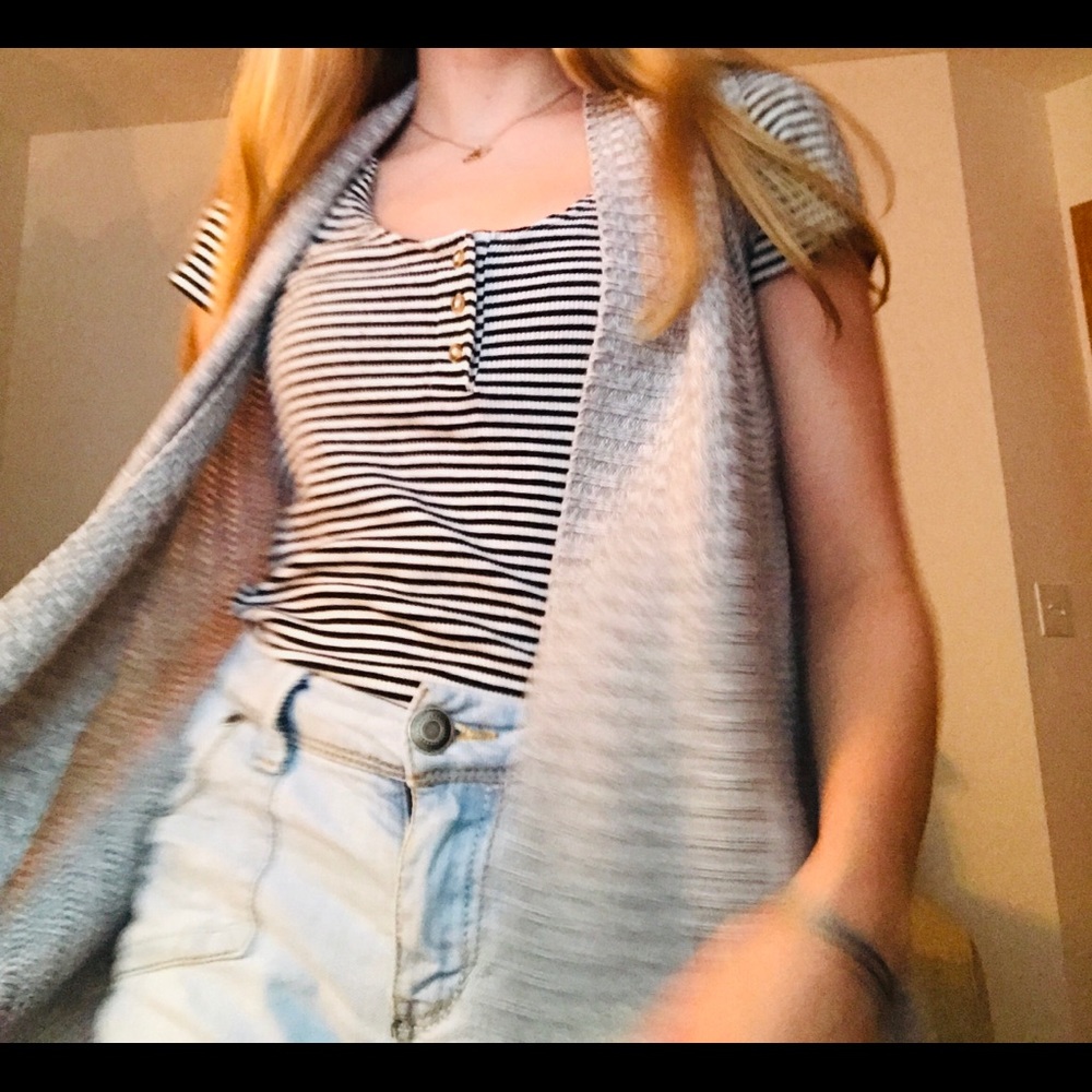 Gray knit vest - Picture 2 of 3